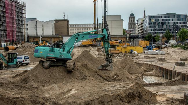 Строительные работы в центре Берлина, в ходе которых была обнаружена бомба времен Второй мировой войны. 14 июня 2019 Строительные работы в центре Берлина, в ходе которых была обнаружена бомба времен Второй мировой войны. 14 июня 2019