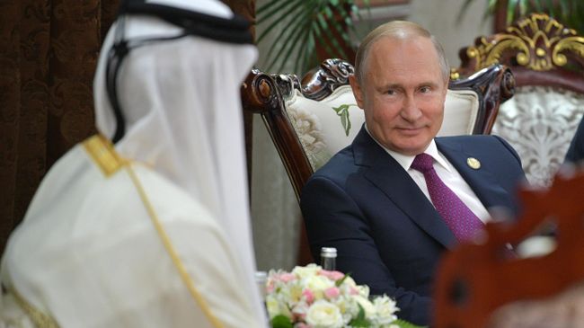 Владимир Путин во время встречи с эмиром Катара Тамимом бен Хамадом Аль Тани на полях саммита СВМДА в государственном комплексе Дворец Навруз в Душанбе. 15 июня 2019 Владимир Путин во время встречи с эмиром Катара Тамимом бен Хамадом Аль Тани на полях саммита СВМДА в государственном комплексе Дворец Навруз в Душанбе. 15 июня 2019