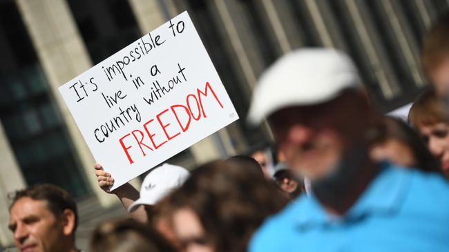 Участники митинга на проспекте Сахарова в Москве Участники митинга на проспекте Сахарова в Москве