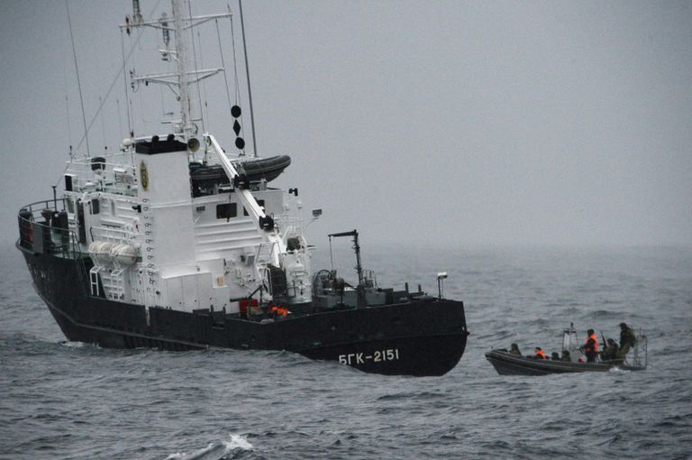 Большой гидрографический катер БГК-2151 во время совместных российско-японских учений по поиску и спасению на море Сарекс-2019 Большой гидрографический катер БГК-2151 во время совместных российско-японских учений по поиску и спасению на море Сарекс-2019