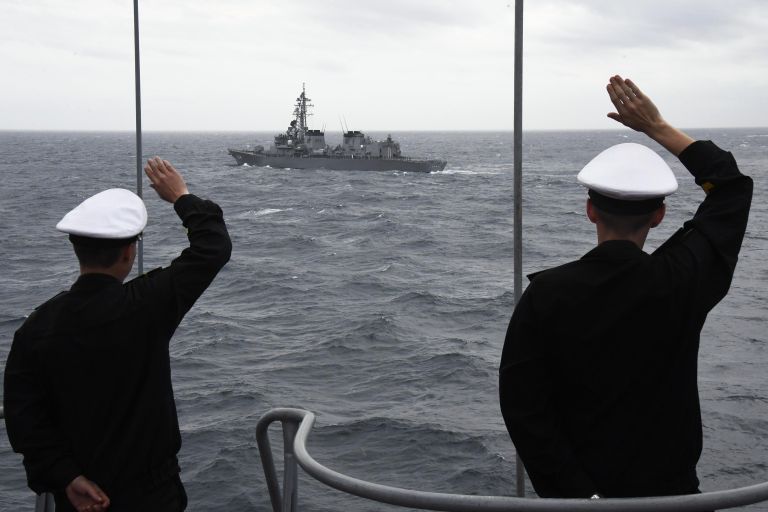 Моряки большого противолодочного корабля (БПК) Адмирал Пантелеев во время совместных учений по поиску и спасению на море Сарекс-2019 Моряки большого противолодочного корабля (БПК) Адмирал Пантелеев во время совместных учений по поиску и спасению на море Сарекс-2019