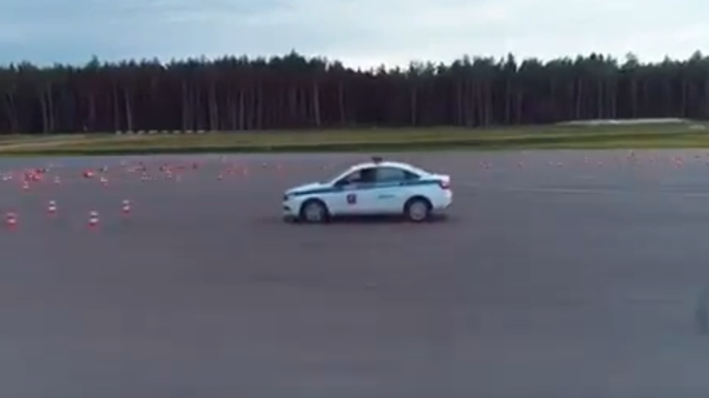 Российские военные сделали сальто на Lada Vesta во время разворота Российские военные сделали сальто на Lada Vesta во время разворота