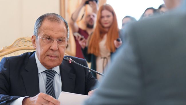 Министр иностранных дел РФ Сергей Лавров во время встречи с министром иностранных дел Республики Корея Кан Ген Хва в Москве. 17 июня 2019 Министр иностранных дел РФ Сергей Лавров во время встречи с министром иностранных дел Республики Корея Кан Ген Хва в Москве. 17 июня 2019