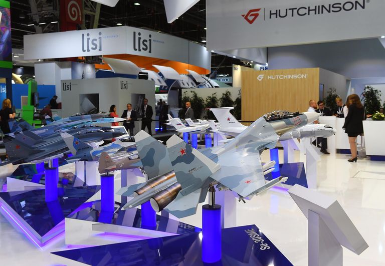 Макет многоцелевого истребителя Су-30СМ на международном аэрокосмическом салоне Paris Air Show 2019 во Франции Макет многоцелевого истребителя Су-30СМ на международном аэрокосмическом салоне Paris Air Show 2019 во Франции