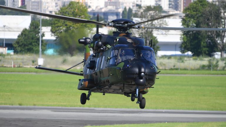 Многоцелевой вертолет, разработанный франко-германским консорциумом Eurocopter NHI NH90 на международном аэрокосмическом салоне Paris Air Show 2019 во Франции Многоцелевой вертолет, разработанный франко-германским консорциумом Eurocopter NHI NH90 на международном аэрокосмическом салоне Paris Air Show 2019 во Франции