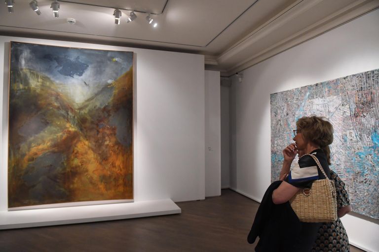 Посетительницы на пресс-показе выставки Коллекция Fondation Louis Vuitton. Избранное в ГМИИ