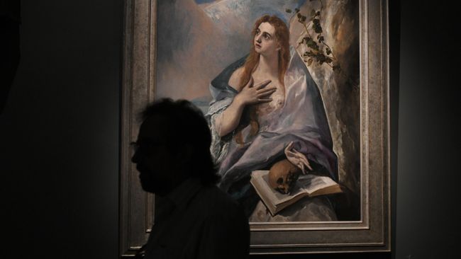 Посетитель у картины Эль Греко Кающаяся Мария Магдалина на пресс-показе выставки Щукин. Биография коллекции в ГМИИ Посетитель у картины Эль Греко Кающаяся Мария Магдалина на пресс-показе выставки Щукин. Биография коллекции в ГМИИ