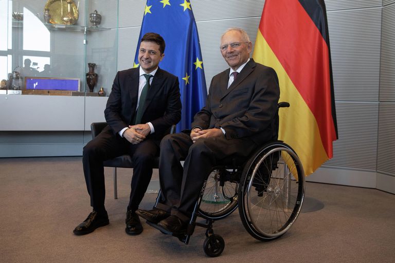 Президент Украины Владимир Зеленский во время встречи с Председателем Бундестага ФРГ Вольфгангом Шойбле