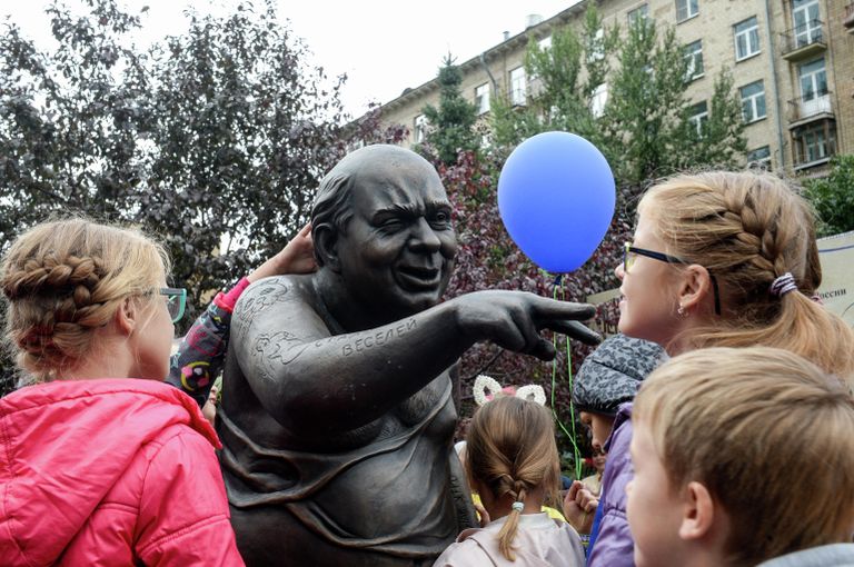Памятник актеру Евгению Леонову на площади Звезд российского кинематографа в Москве