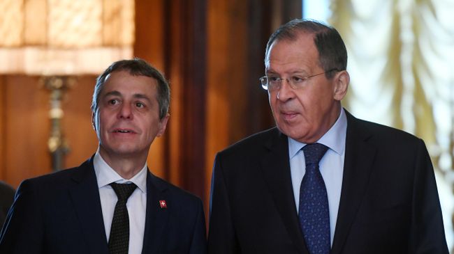 Министр иностранных дел РФ Сергей Лавров и министр иностранных дел Швейцарии Иньяцио Кассис (слева) во время встречи в Доме приемов МИД России. Министр иностранных дел РФ Сергей Лавров и министр иностранных дел Швейцарии Иньяцио Кассис (слева) во время встречи в Доме приемов МИД России.