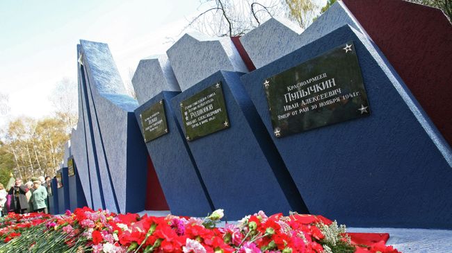 Братская могила шести летчиков, погибших во время Великой Отечественной войны Братская могила шести летчиков, погибших во время Великой Отечественной войны