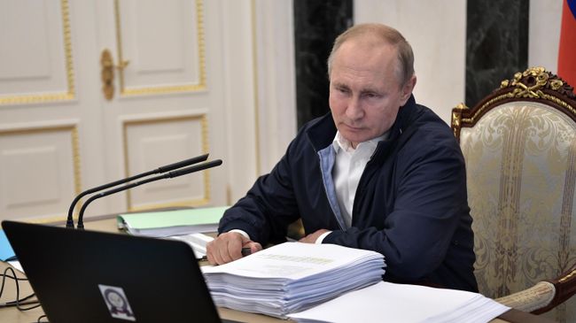 Президент РФ В. Путин провел совещание по подготовке Прямой линии с Владимиром Путиным