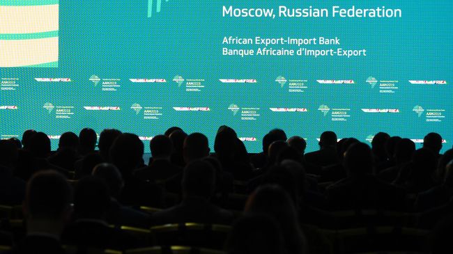 Министр иностранных дел РФ Сергей Лавров выступает с приветственным словом на конференции Россия - Африка. 20 июня 2019 Министр иностранных дел РФ Сергей Лавров выступает с приветственным словом на конференции Россия - Африка. 20 июня 2019