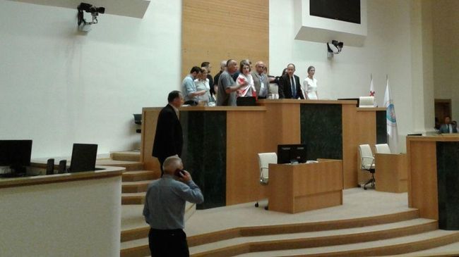 Оппозиционные депутаты сорвали сессию Межпарламентской ассамблеи православия в Грузии. 20 июня 2019 Оппозиционные депутаты сорвали сессию Межпарламентской ассамблеи православия в Грузии. 20 июня 2019