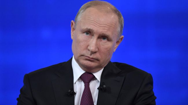 Президент РФ Владимир Путин отвечает на вопросы россиян во время ежегодной специальной программы Прямая линия с Владимиром Путиным Президент РФ Владимир Путин отвечает на вопросы россиян во время ежегодной специальной программы Прямая линия с Владимиром Путиным