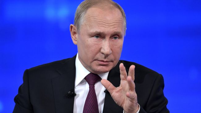 Президент РФ Владимир Путин отвечает на вопросы россиян во время ежегодной специальной программы Прямая линия с Владимиром Путиным Президент РФ Владимир Путин отвечает на вопросы россиян во время ежегодной специальной программы Прямая линия с Владимиром Путиным