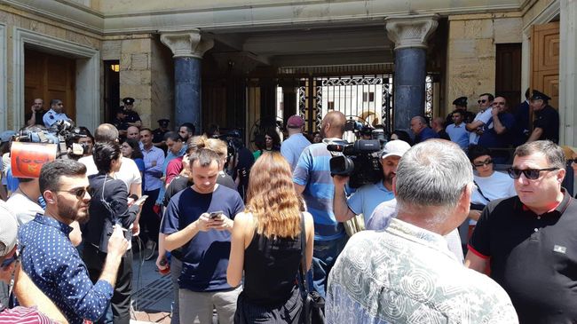 Акция протеста против выступления российского депутата Сергея Гаврилова в парламенте Грузии. 20 июня 2019 Акция протеста против выступления российского депутата Сергея Гаврилова в парламенте Грузии. 20 июня 2019
