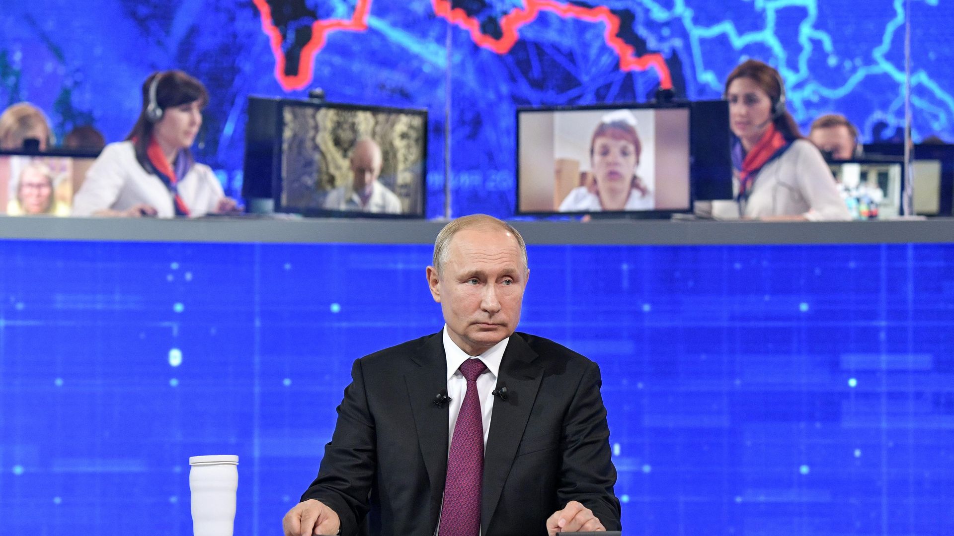 Президент Владимир Путин отвечает на вопросы россиян во время ежегодной прямой линии Президент Владимир Путин отвечает на вопросы россиян во время ежегодной прямой линии - РИА Новости, 1920, 20.06.2021