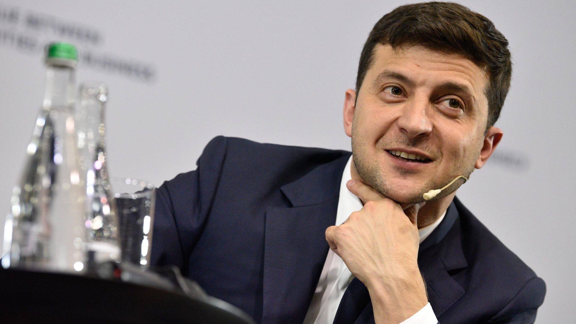 Президент Украины Владимир Зеленский во время встречи с представителями бизнеса на форуме Диалог власти и бизнеса в Киеве. 20 июня 2019 Президент Украины Владимир Зеленский во время встречи с представителями бизнеса на форуме Диалог власти и бизнеса в Киеве. 20 июня 2019 - РИА Новости, 1920, 03.02.2021