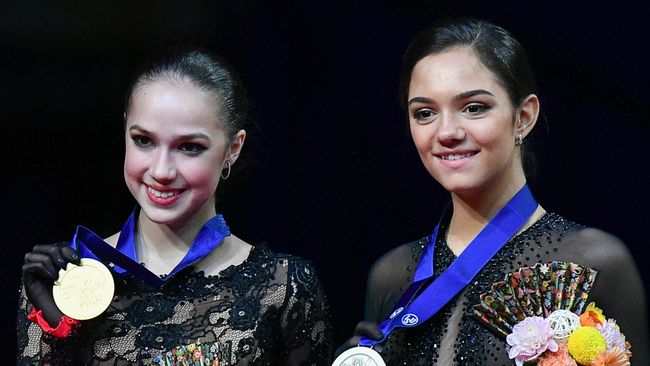 Алина Загитова и Евгения Медведева Алина Загитова и Евгения Медведева