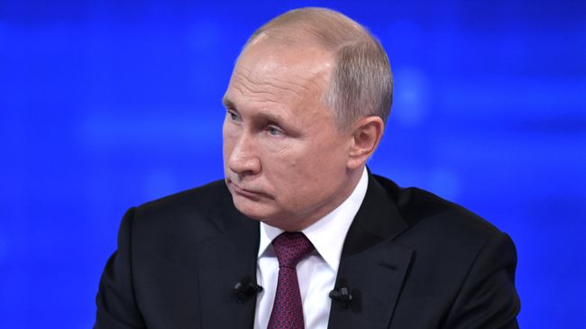 Президент РФ Владимир Путин отвечает на вопросы россиян во время ежегодной прямой линии. 20 июня 2019 Президент РФ Владимир Путин отвечает на вопросы россиян во время ежегодной прямой линии. 20 июня 2019
