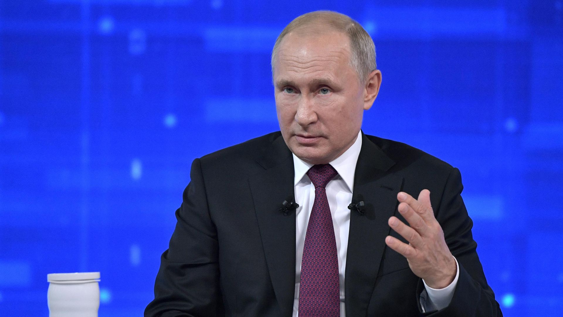 Владимир Путин отвечает на вопросы россиян во время прямой линии с Владимиром Путиным Владимир Путин отвечает на вопросы россиян во время прямой линии с Владимиром Путиным - РИА Новости, 1920, 09.12.2023