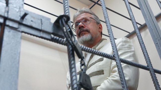 Обвиняемый по делу о растрате в банке Кредитный экспресс основатель группы компаний Ваш финансовый попечитель Василий Бойко-Великий во время избрания меры пресечения в Басманном суде Москвы. 20 июня 2019 Обвиняемый по делу о растрате в банке Кредитный экспресс основатель группы компаний Ваш финансовый попечитель Василий Бойко-Великий во время избрания меры пресечения в Басманном суде Москвы. 20 июня 2019