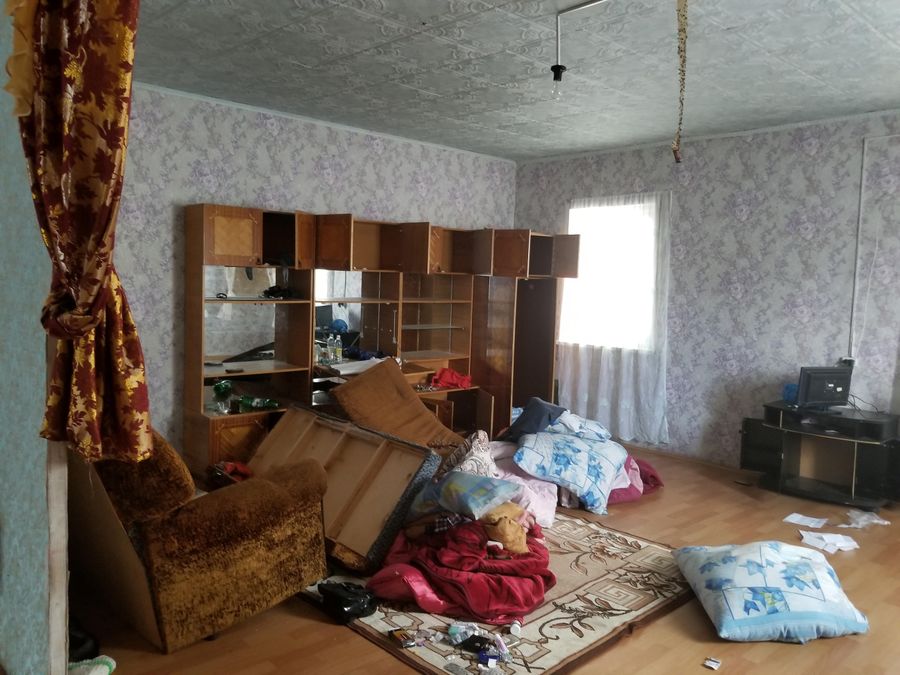 Внутри цыганского дома Внутри цыганского дома