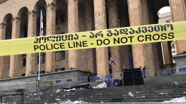 Площадь у здания парламента Грузии в Тбилиси. 21 июня 2019 Площадь у здания парламента Грузии в Тбилиси. 21 июня 2019