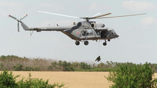 Вертолет Ми-8 совершает полет на сводной тренировке динамического показа боевых возможностей вооружения и военной техники с авиацией в рамках предстоящего Международного военно-технического форума Армия-2019 в парке Патриот Вертолет Ми-8 совершает полет на сводной тренировке динамического показа боевых возможностей вооружения и военной техники с авиацией в рамках предстоящего Международного военно-технического форума Армия-2019 в парке Патриот