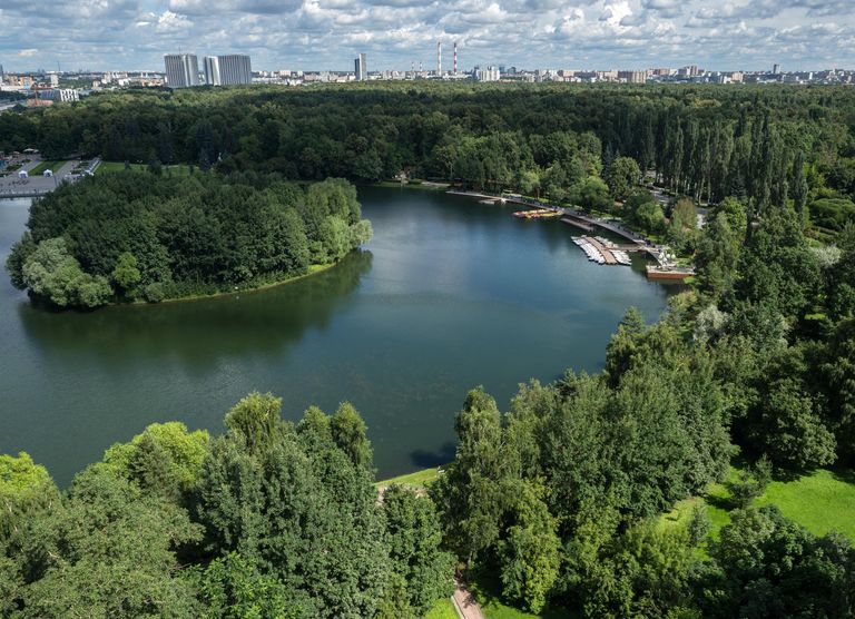 Серебряно-Виноградный пруд в парке Измайлово Серебряно-Виноградный пруд в парке Измайлово