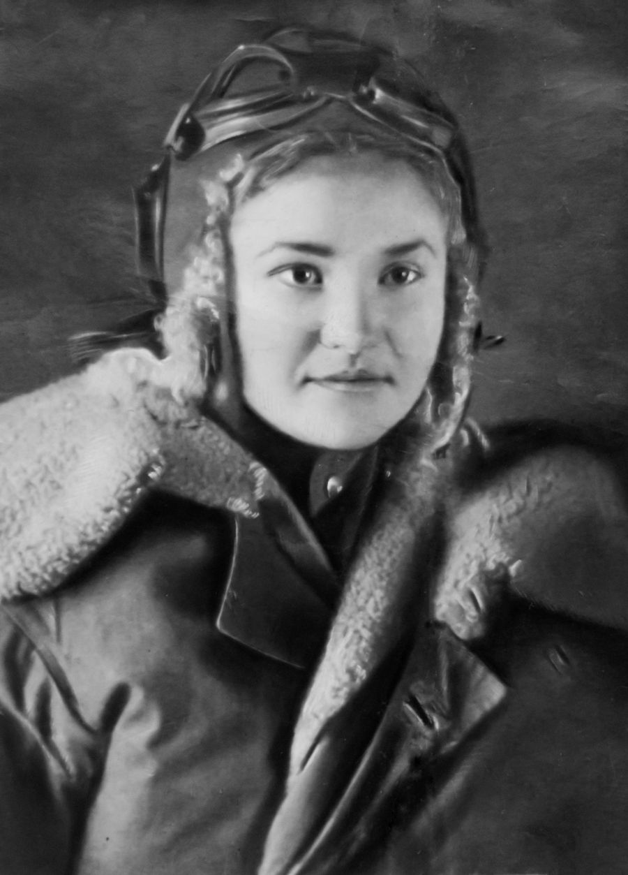 штурман Галина Брок, фотография из личного архива войны Галины Брок-Бельцовой штурман Галина Брок, фотография из личного архива войны Галины Брок-Бельцовой