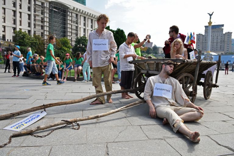 Участники социально-информационной акции противодействия торговле людьми в Киеве Участники социально-информационной акции противодействия торговле людьми в Киеве