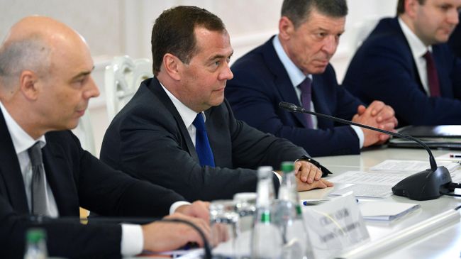 21 июня 2019. Председатель правительства РФ Дмитрий Медведев во время встречи в Минске с премьер-министром Белоруссии Сергеем Румасом. 21 июня 2019 21 июня 2019. Председатель правительства РФ Дмитрий Медведев во время встречи в Минске с премьер-министром Белоруссии Сергеем Румасом. 21 июня 2019
