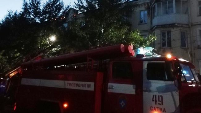 Тушение пожара в трехэтажном жилом доме в городе Сатка Челябинской области. 22 июня 2019 Тушение пожара в трехэтажном жилом доме в городе Сатка Челябинской области. 22 июня 2019