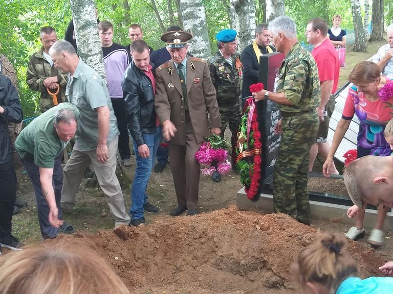 Церемония захоронения останков летчика А.А. Зеленского в Новгородской области