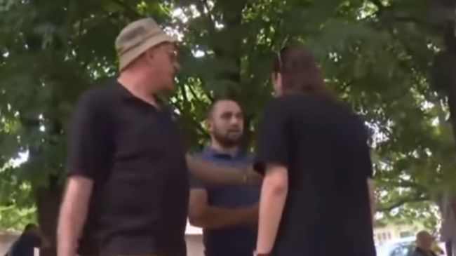 Опубликовано видео нападения на съемочную группу России 24 в Тбилиси Опубликовано видео нападения на съемочную группу России 24 в Тбилиси