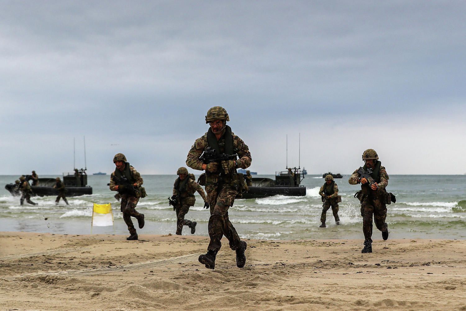 Солдаты Королевского военно-морского флота Великобритании на учениях Baltops 19 проходящих на территории Литвы и Швеции Солдаты Королевского военно-морского флота Великобритании на учениях Baltops 19 проходящих на территории Литвы и Швеции - РИА Новости, 1920, 22.08.2022