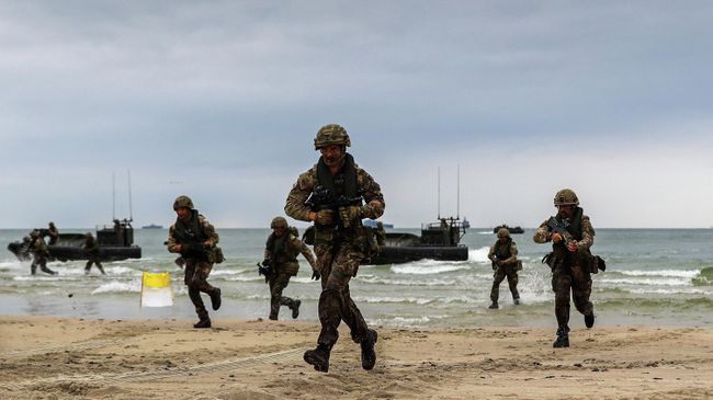 Солдаты Королевского военно-морского флота Великобритании на учениях Baltops 19 проходящих на территории Литвы и Швеции