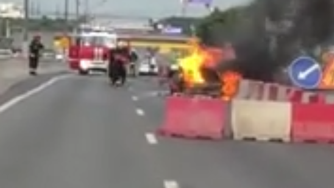 Взрыв Лады на МКАДЕ попал на видео Взрыв Лады на МКАДЕ попал на видео
