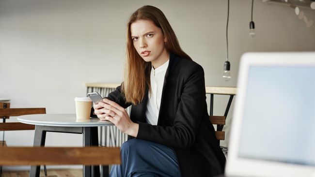 Раздраженная девушка Раздраженная девушка