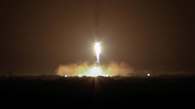 Возвращение ускорителей ракеты Falcon Heavy на мыс Канаверал, Флорида