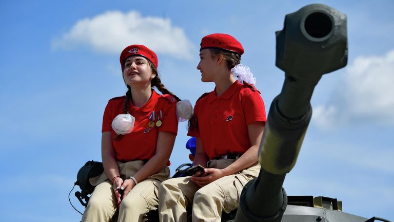 Представители военно-патриотического общественного движения Юнармия на Международном военно-техническом форуме Армия-2019 Представители военно-патриотического общественного движения Юнармия на Международном военно-техническом форуме Армия-2019