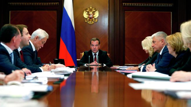 Председатель правительства РФ Дмитрий Медведев проводит совещание о целях развития в сфере демографии. 25 июня 2019 Председатель правительства РФ Дмитрий Медведев проводит совещание о целях развития в сфере демографии. 25 июня 2019