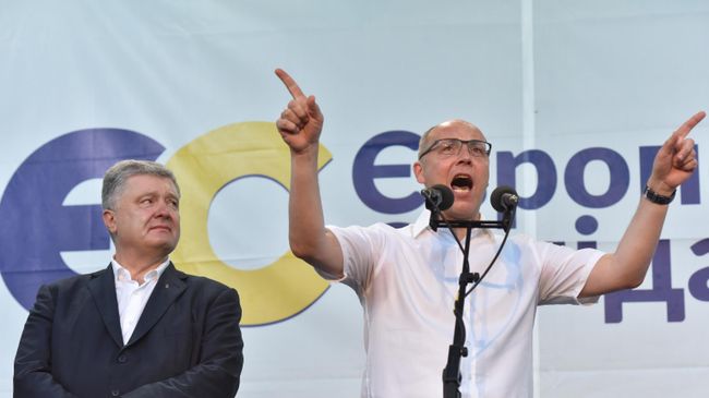 Бывший президент Украины, лидер партии Европейская солидарность Петр Порошенко и спикер Верховной Рады Украины Андрей Парубий на предвыборном митинге в Стрые Бывший президент Украины, лидер партии Европейская солидарность Петр Порошенко и спикер Верховной Рады Украины Андрей Парубий на предвыборном митинге в Стрые
