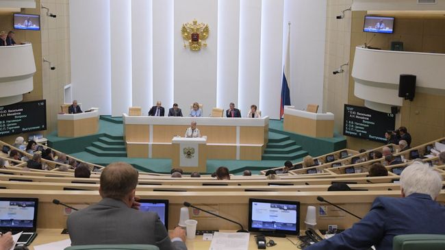 Министр просвещения РФ Ольга Васильева выступает на заседании Совета Федерации Министр просвещения РФ Ольга Васильева выступает на заседании Совета Федерации