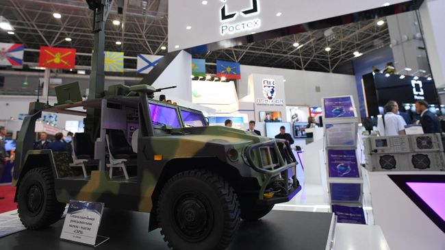 Специальная боевая разведывательная машина (СБРМ) у стенда корпорации Ростех на Международном военно-техническом форуме Армия-2019 Специальная боевая разведывательная машина (СБРМ) у стенда корпорации Ростех на Международном военно-техническом форуме Армия-2019