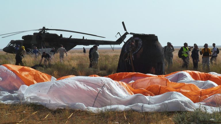 Посадка пилотируемого корабля Союз МС-11 Посадка пилотируемого корабля Союз МС-11