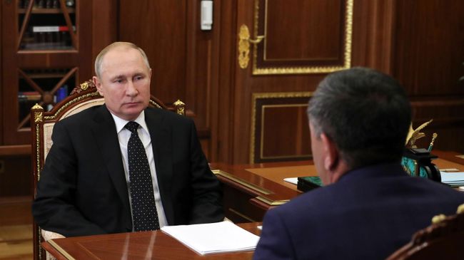 Президент РФ Владимир Путин и Юнус-Бек Евкуров во время встречи. 26 июня 2019 Президент РФ Владимир Путин и Юнус-Бек Евкуров во время встречи. 26 июня 2019