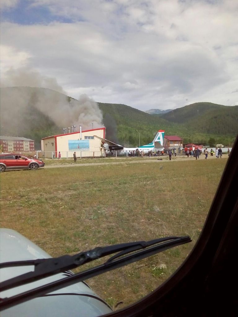 Пассажирский самолет Ан-24 авикомпании Ангара совершил аварийную посадку в аэропорту Нижнеангарска Пассажирский самолет Ан-24 авикомпании Ангара совершил аварийную посадку в аэропорту Нижнеангарска